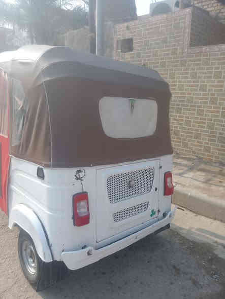 سلام عليكم تكتك للبيع موديل 2021 اوراق ماشيه بل مرور كشره كفاله اكفلك من المعجون ومحرك مجفت مره واحده فقط عنواني العمارة الماجدية السعر 6250 وبيه مجال حق الجيه اتصل *********** ودلل
