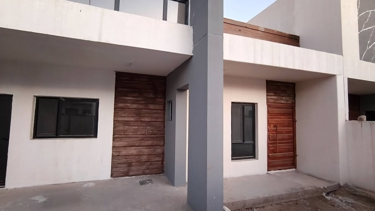 🔴 دار لل ايجار مجمع الؤلؤه مساحة 150م طابقين. 
🔴غرفتين نوم وصالة وصحيات وتخاريج وحديقة. 
🔴سعر الايجار 350 قابل للتفاوض مقدم 3 اشهر. 
☎للتواصل ***********-***********
