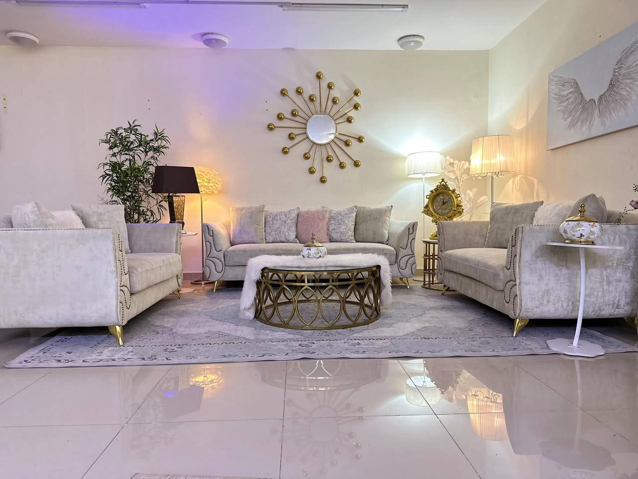 For sale Midas sofa 50781696
3+2+2 total 7 seater 
Call WhatsApp 50781696


**إذا كنت صاحب هذا الإعلان وتريد حذفه لأي سبب، رجاءا أرسل رسالة إلى الدعم الفني**