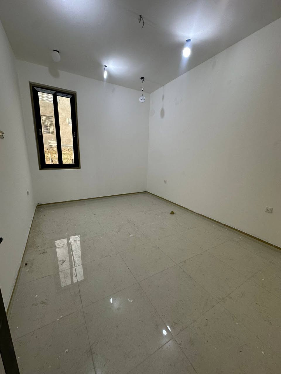 💎 للإيجار في السيدية ٣ وحدات سكنيه زيرو مودرن🔥

١- طابق أرضي : استقبال ومطبخ وغرف نوم 2 صحيات ..
💸الايجار. ٩٠٠ الف دينار   
↗️
٢- طابق اول فوق الارضي : استقبال ومطبخ وغرف نوم عدد 2 وصحيات..💸الايجار ٨٥٠ الف دينار 
↗️
٣- طابق ثاني : استقبال ومطبخ وغرف نوم عدد 2 وصحيات..💸الايجار ٧٥٠  الف دينار 

📞للاستفسار:***********
مكتب المصطفى العقاري- مقابل لحوم جويلي
