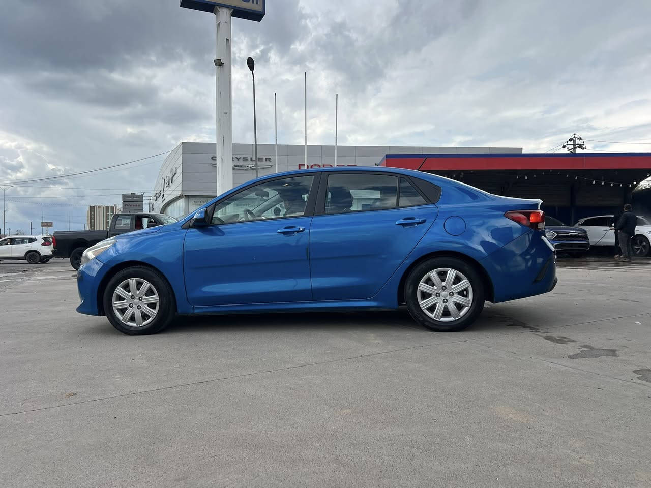 ارخص سعر بكل السوق
كيا ريو 
موديل 2021
سعر نار 92ورقه وبيه مجال 
رقم اربيل 
الضرر قطعه وحده وطلع بيه 4 قطع امريكي بدون دواخل وبدون كص  يعني المجموع 5 مايشه 64 الف ومابيه  السياره  مصرف 
***********
