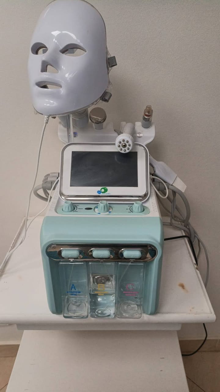 📢 فرصة مميزة لعيادات التجميل والعلاج الطبيعي

متوفر للبيع مجموعة أجهزة كانت تعمل داخل عيادة تجميل وبحالة تشغيل جيدة 👌
مناسبة لفتح مركز تجميل أو تطوير عيادة علاج طبيعي.

الأجهزة المتوفرة: • جهاز Diode Laser لإزالة الشعر
• جهاز Cryolipolysis (كرايو) لتفتيت الدهون
• جهاز Hydrafacial لتنظيف البشرة العميق
• جهاز Cavitation + RF + Vacuum لنحت الجسم
• جهاز Jawon X-Contact لتحليل مكونات الجسم
• عدد 2 جهاز علاج طبيعي B-333
• جهاز مساج G5
• جهاز بخار للوجه + RF لشد البشرة
• ميزان طبي

✔ الأجهزة كانت تعمل داخل عيادة
✔ مناسبة لفتح أو تجهيز مركز تجميل
✔ البيع لسبب تصفية

💰 يوجد خصم عند شراء أكثر من جهاز

📍 المعاينة متاحة
📩 للتواصل مسنجر فقط


**إذا كنت صاحب هذا الإعلان وتريد حذفه لأي سبب، رجاءا أرسل رسالة إلى الدعم الفني**