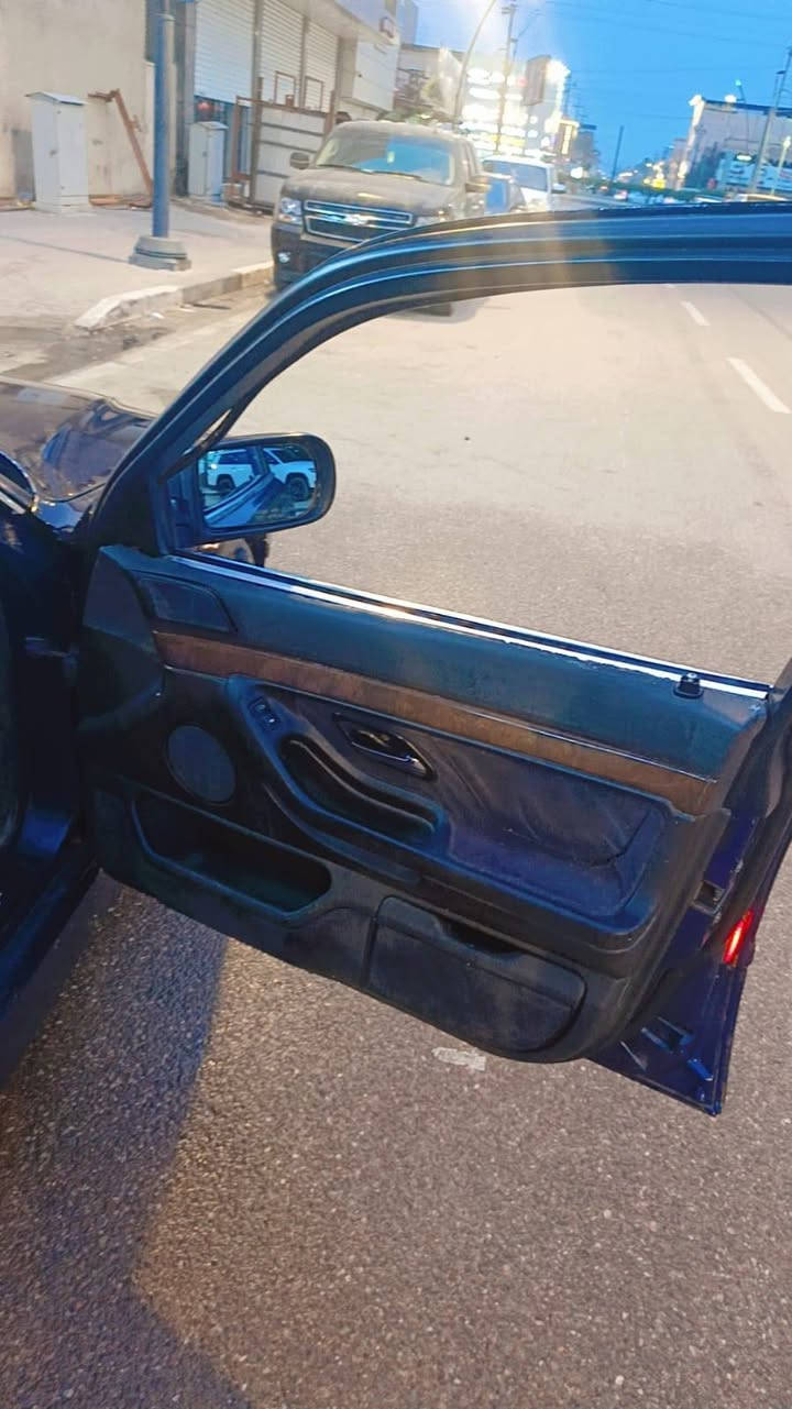 بي ام كاسحة موديل1995 كفالة كير مكينة تبريد تدتفة حدادية  جديدة ما عدة قاعدة الدبل يراد تبديل لون نيلي رقم واسط بسمي سعر65وبيهة مجال للشراي مكاني بصرة جزيرة ***********
