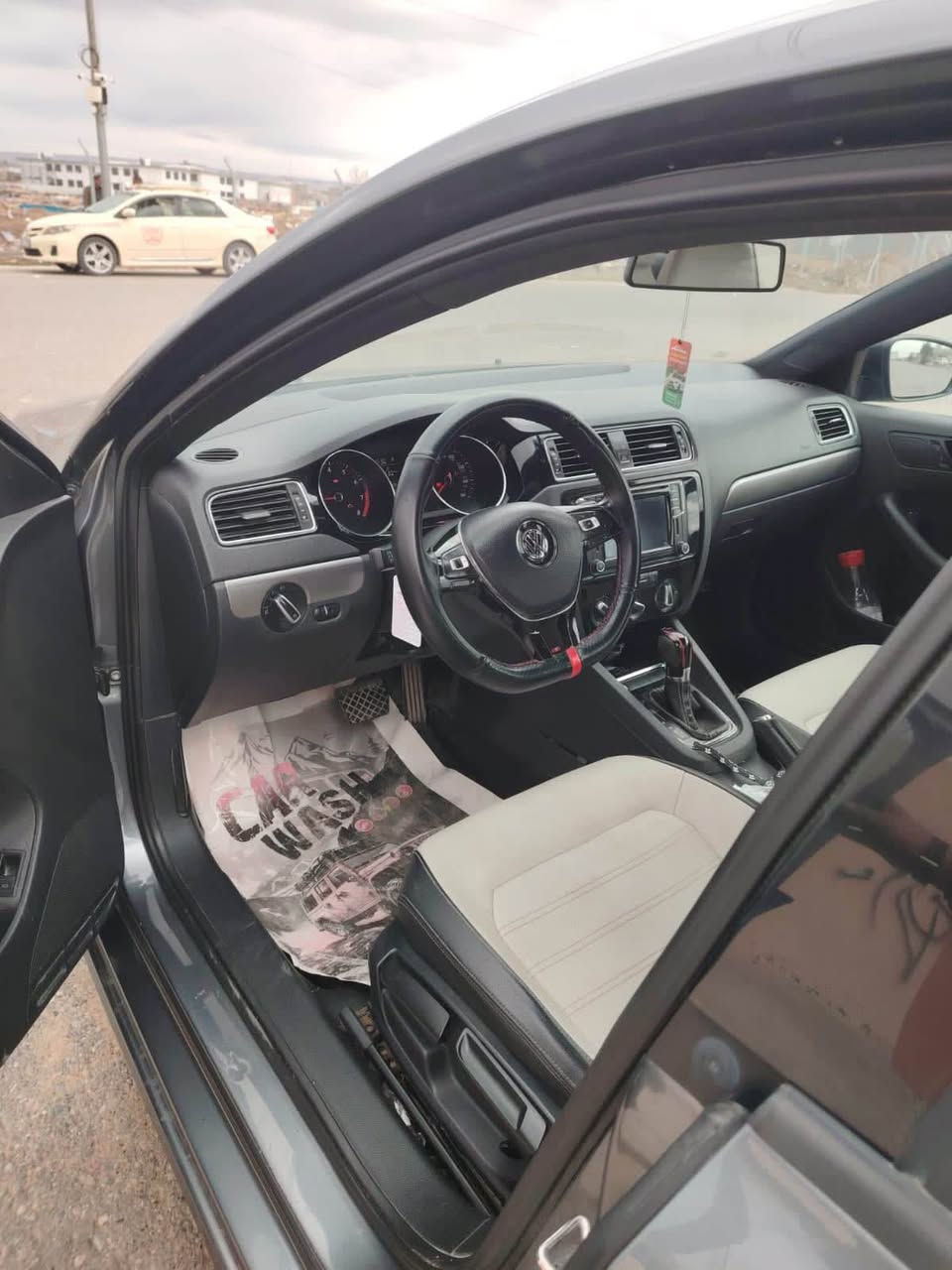 فرۆشتن و گۆرینەوە 
جیتە ٢٠١٦ فولی بێ سڵایت نیو چەمەلەق سبوخە بێ ناوگرتن بێ ئەرباگ پشت و پيش کەپسە 
١٢٣ رۆشتوە لە هەولێرم سەیارەکە مالی دۆستە بێ مەسروف رەقەم و سەنەوی تازەیە هەموو شطێکی بە شەرت أربيل, العراق


**إذا كنت صاحب هذا الإعلان وتريد حذفه لأي سبب، رجاءا أرسل رسالة إلى الدعم الفني**