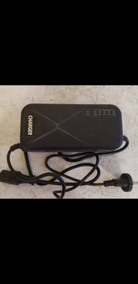 شاحنات ام خمس بطاريات وام اربع بطاريات مع خوذه كلهن بعشرين هاتف 077304...