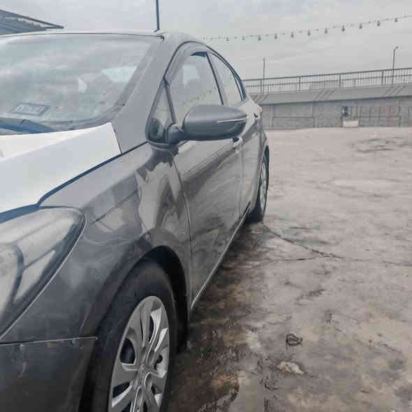 كيا فورتي وارد امريكي 2016موديل السيارة
ماشيه 87ميل قابل للزيادة بيها بارد جاملغين وباب السايق بدون صبغ وابدل بنيد مال تفصيخ اصلي بغداد
