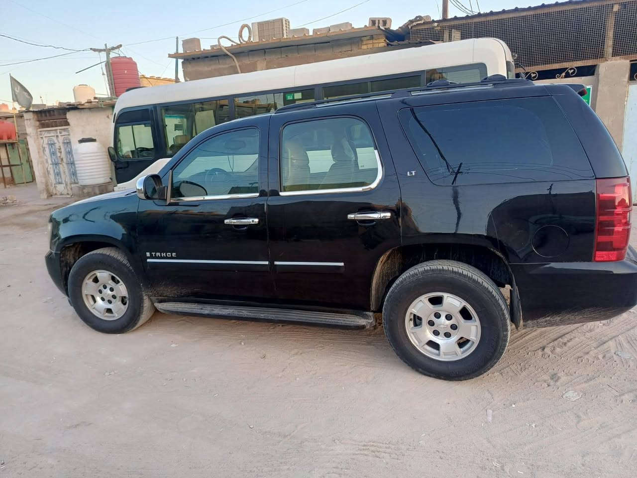 تاهو ادوات موديل ٢٠٠٩ لون اسود مكفوله من كص سعر ١٠٠ ورقه وبيها مجال تواصل على رقم *********** عنوان بصرة
