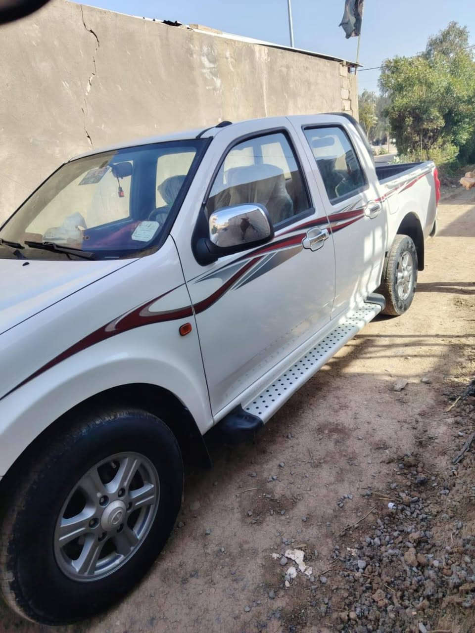 السلام عليكم 
كريت ول 2019 رقم قادسيه الجديد
ماشية 180 
سنويه جديده 
سيارة مكفولة كفاله عامه فقط جاملغ الخلفي بي ضربة بسيطه من جهة الصدر 
والباقي كفاله عامه على وضع الشركة 
محرك ما مفتوح 
كير مكفول
حداديه جديدة 
تبريد شغال 
تخم تايرات 
السيارة جديدة معنى الكلمه 
السعر 110 وبيها مجال 
*********** [ سيد احمد ] 
مكان السيارة محاويل 
ملاحظه / مكلف بلنشر اخوان
