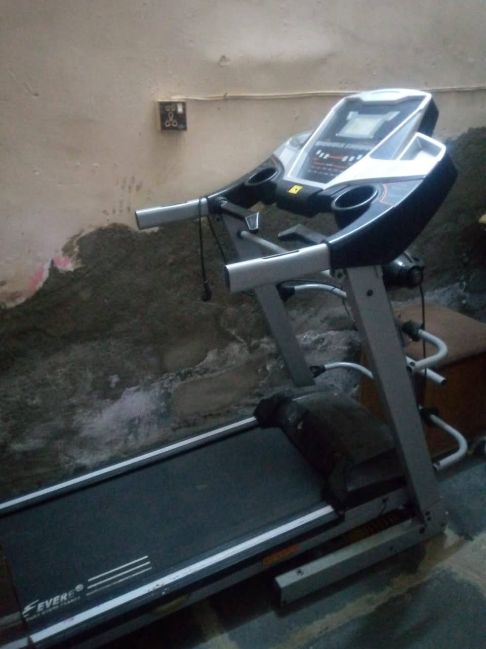 جهاز جري سعره 325اوبي مجال رقم *********** اسمه تِريدميل
