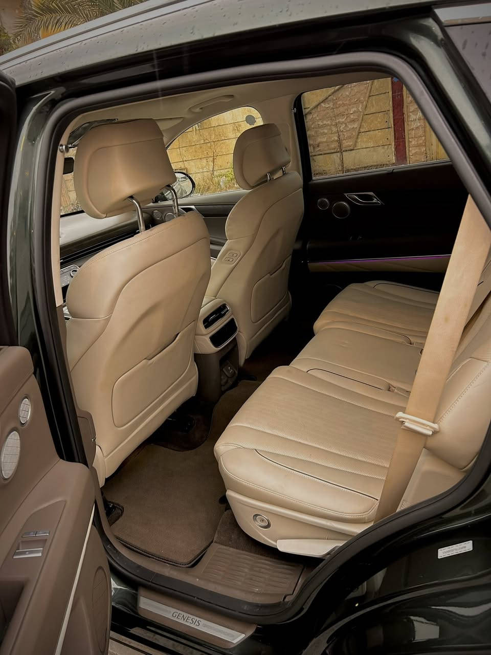 السلام عليكم من رخصة الادمن  للتوضيح السياره مابيها ولا قطعة صبغ  فقط البنيد ووضحت بالصور صورة الحادث ومكان صبغ البنيد
عداد المسافه / 13.000
فول مواصفات ماعدا الفتحه
كلش هواي مواصفات 
السياره جديده وجاهزه من كل النواحي
رقم شهداء بسمي 
موجود على التلفون فقط
***********
