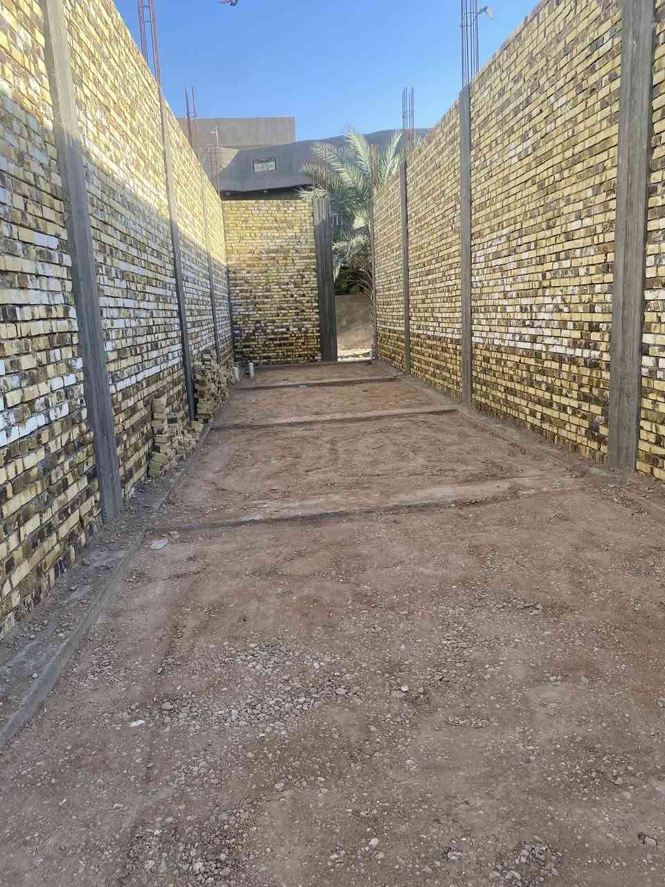 سلام عليكم فرصه استثماريه
عماره للبيع على شارعين عرض الشارع الامامي 20
عرض الشارع الخلفي 8 

المساحه 98 
النزال 20 م والعرض 80;4 
طابو زراعي سند 25 بأسمي 
العنوان حله حي الزهراء قرب اسواق محمد جواد تبعد عن التبليط 75 متر
الاستفسار 
***********
