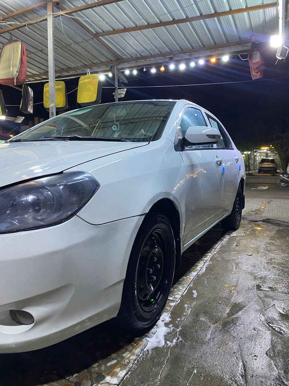 سلام عليكم بي وأيدي كير اوتو G3 2013للبيع فقط
مكينه كير كهربائيات تبريد مكفولات 
صدر امامي خلفي جديد تخم تايرجديد 
بدون ضربه فقط مكانات صبغ جماليه 
سياره جاهزا بدون نقص 
العنوان بغداد البياع 
 السعر 48وبها مجال حك الجيه 
***********
