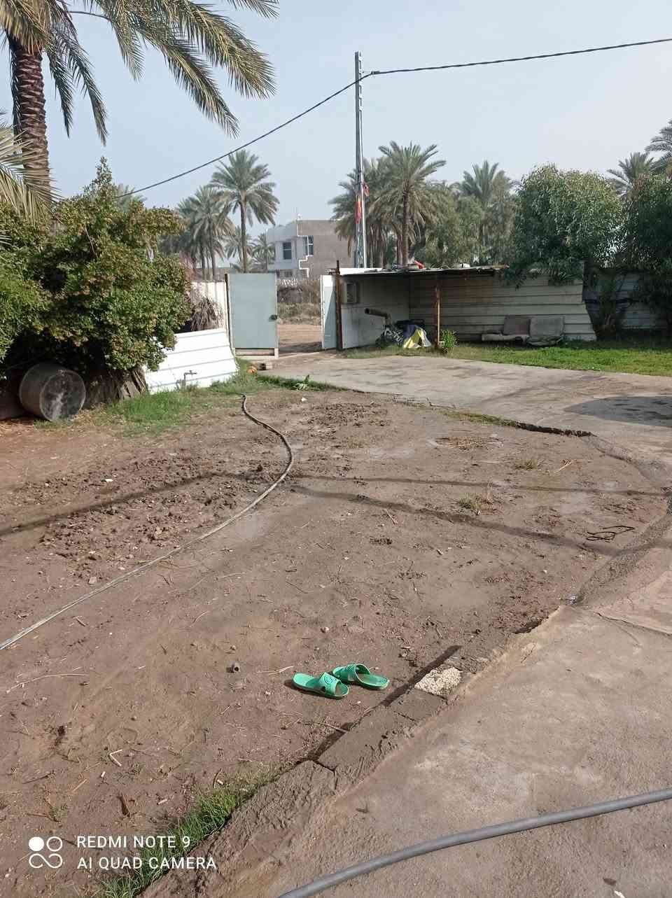 قطعة الأرض المساحه 1500 مع بيت بل صياحيه تبعد عن طريق بغداد 300 متر نوع العقد زراعي س 125 ***********
