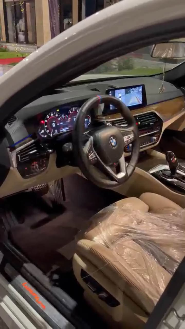 BMW 540i 2017 
بێ بۆیاغە هیچی نیە زۆر زۆر خاوێنە 
مەکینەی 6 پستنی  B58  گەورە 
سەعر ٢٧٠ مەجال شوێن سلێمانی أربيل, العراق


**إذا كنت صاحب هذا الإعلان وتريد حذفه لأي سبب، رجاءا أرسل رسالة إلى الدعم الفني**