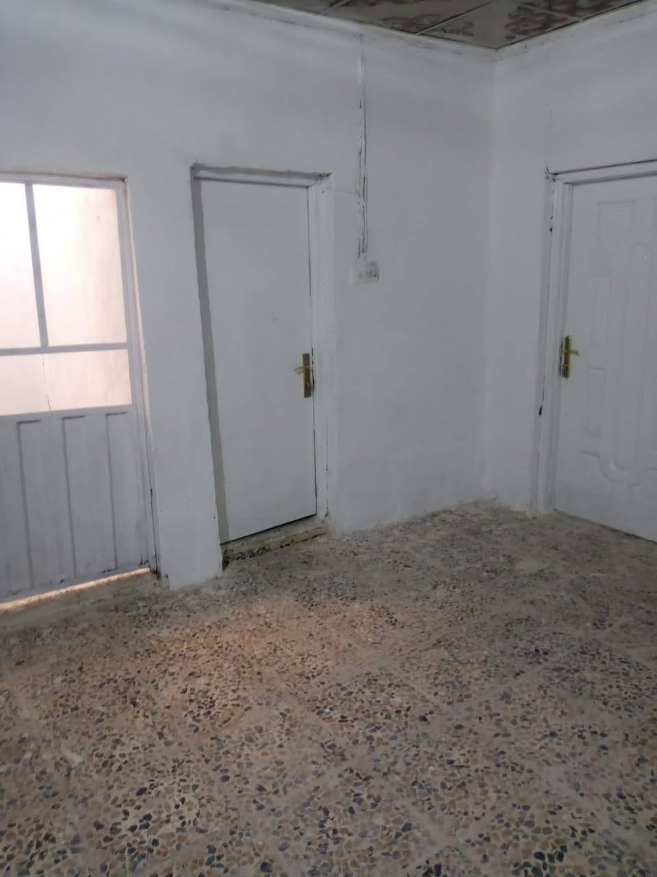 بيت للايجار ميلاد شارع 20
مساحه 120يحتوي ع اربع غرف صاله مطبخ  صحيات 

متوفر خط مولد انترنت كيزر تانكي ماء جاهز لسكن 

سعر ايجار 300

***********

