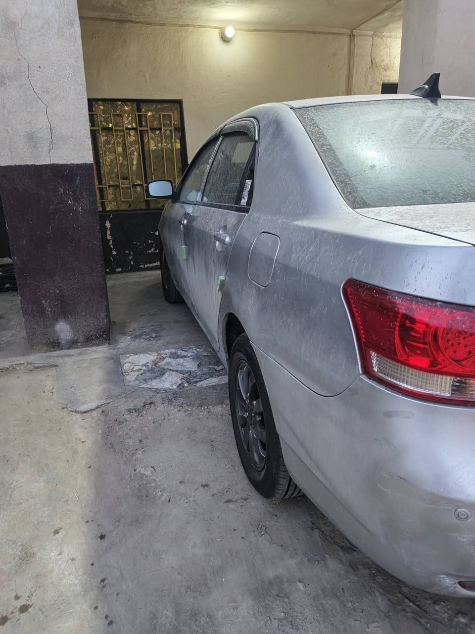 السلام عليكم BYD G3 للبيع موديل 2013 رقم بغداد انكليزي تحويل مباشر
كير مكينه بلادي كير أوتوماتيك تخم تاير جديد تبريد شغال منضومه كامله جديدة صدر 70% كهربائيات كلها شغاله بيها قطعتين صبغ بدون دواخل جاملغ وباب صفحة السايق للعلم الكير شاده مال حاويه 
مكان السياره بغداد اليوسفيه *********** السعر 53$ وبيها مجال
