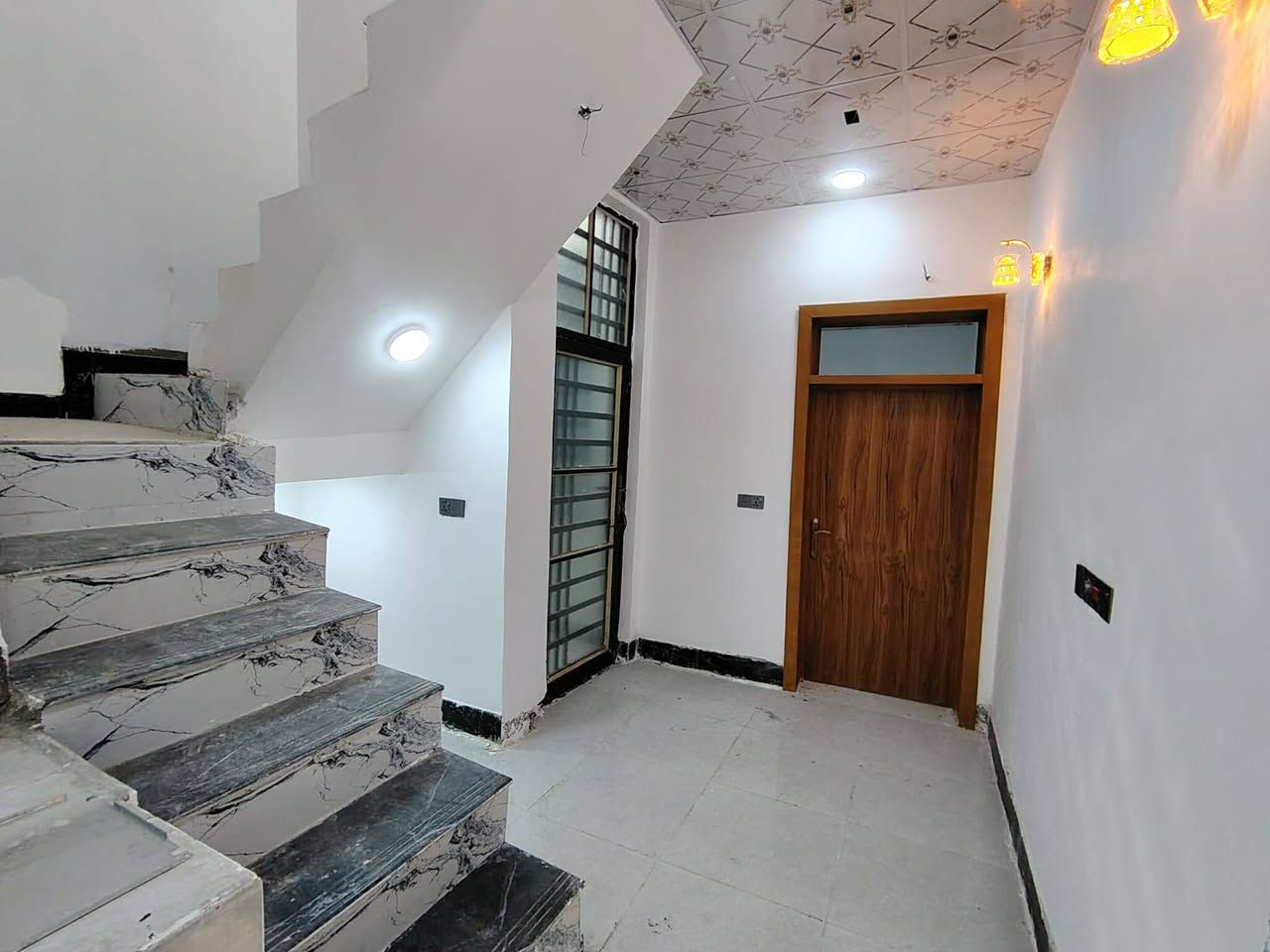 دار للبيع  50 م 🏡
✅ مشمول بقرار التطويب 

بسعر /21/ مليون مع المجال
موقع /نجف 🏡شارع الحولي مال المطار عمود/ 314 

البناء 🏡 
غرفه/صاله/مطبخ / صحيات خارجيه/مكشوفه
بناء مرتب/ اساس + سقف كونكريت + طابوك

ألخدمات 🏡 #بعد_عن_سوق_100م
ماء/كهرباء/مدارس/سوق/تبليط/مولد

***********
***********
***********
