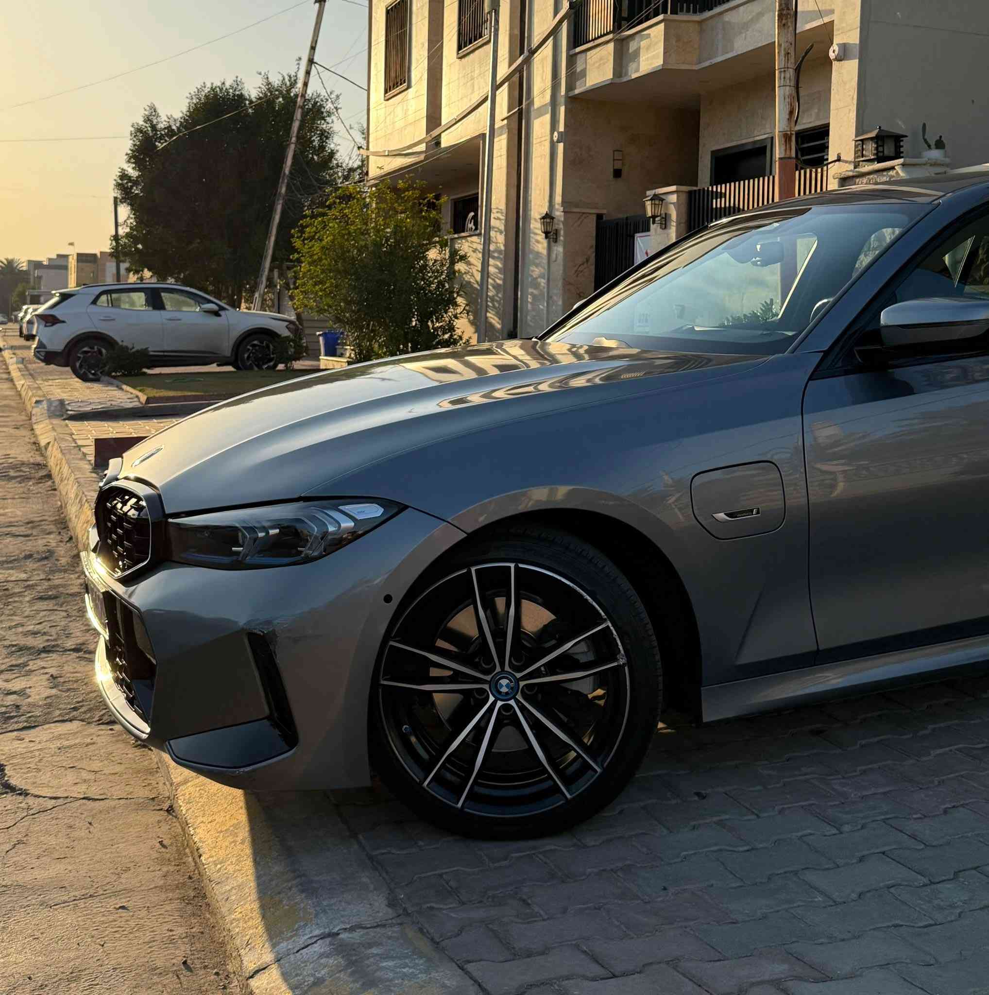 السلام عليكم . 
للبيع : 330e 2023 Mpackage
عداد المسافه : 30 الف 
الضرر : فقط تبديل بنيد اثر طخه بخشم البنيد 
بدون لغود بدون شواصي بدون ايرباك كله كفاله 
السياره فول مواصفات 
توقف ذاتي ، رادارات ، نقط عمياء ، كاميرا امامي + خلفي . 
وبعد بيهه هواي 
مابيهه اي نقص وكامله 
مكاني المنصور الداوودي 
رقم ***********
