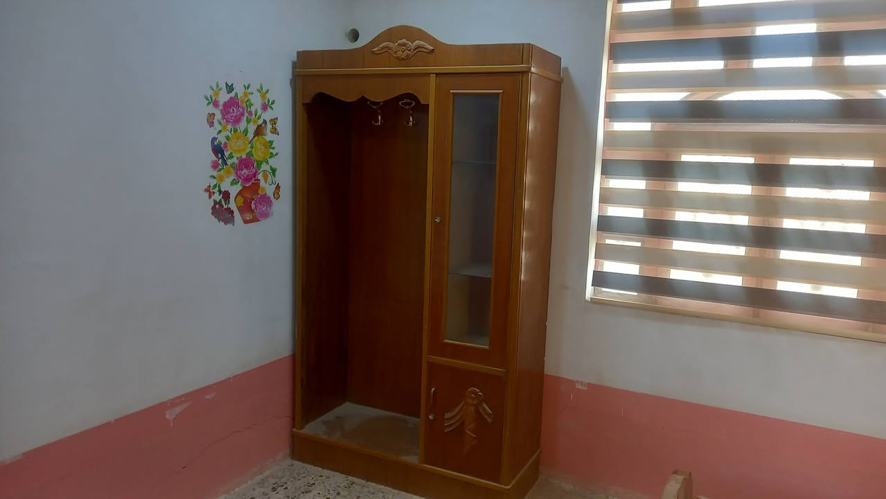 غرفه اخشاب نضيفه مامستعمله استفسار على الرقم ***********
