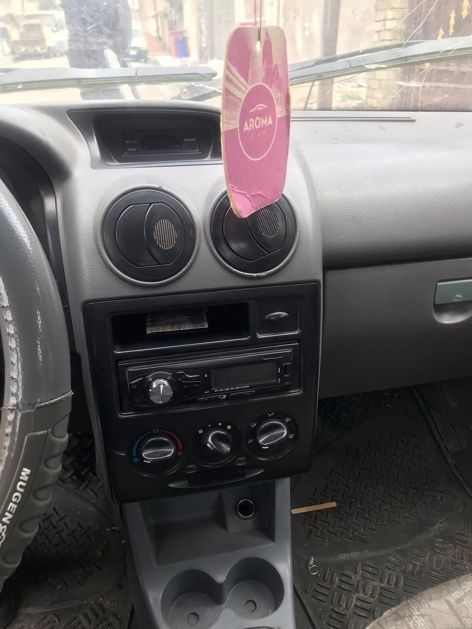 سايبه للبيع موديل ٢٠١١ سنويه باسمي بيها شويه خياسات مكينه مكفوله سياره حلوه كاعده يحتاجلها ترتيب السعر ٢٣ وبيها مجال للشراي العنوان بغداد الدوره المهديه الثانيه الاتصال على الرقم *********** وليد
