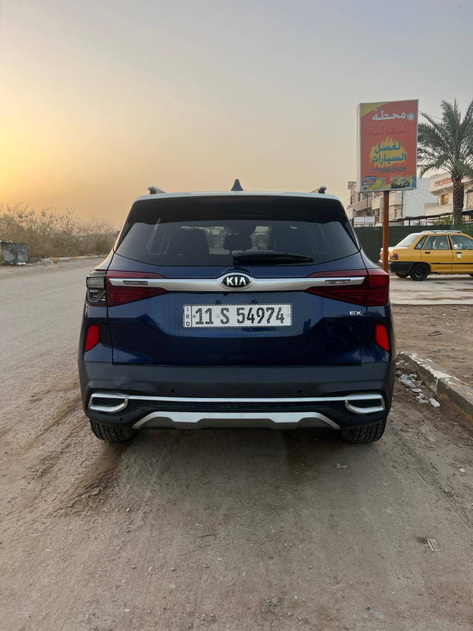 سلام عليكم 

كيا سيليتوز موديل 2021 امريكي 
حادثها بنيد وجاملغ بدون دواخل وشبر بقبق الجنطة السيارة بدون نقص كير محرك مكفولات تبريد قطعتين السيارة باسمي تحويل ثاني يوم
السيارة فول مواصفات 1/1 المواصفات الي بيها
فتحة بالقمارة 
بصمة تشغيل + ابواب 
كشنات جلد
تحكم كشن كهربائي 
تدفئ + تبريد كشنات 
4 انضمة قيادة 
شحن وايرلس للهواتف 
ويل كب حجم 17 
توقف ذاتي عند الاصتدام 
قيادة ذاتية 
توقف ذاتي الاقتصادي  ( بالازدحام ) 
رادارات جانبية وامامية وخلفية
تحديد مسار 
وبعد بيها هواية مواصفات 

مكاني بغداد الشعب 
السعر 145 
للاستفسار ***********
