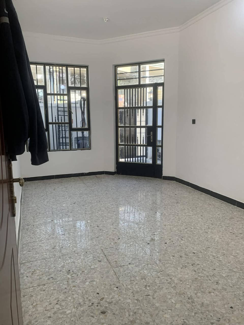 حي الاعلام الشباب مربع الذهبي 

طابق واحد 

صاله ومطبخ وخدمات وغرفت نوم

بناء نضيف موقع قريب ع شارع

اتصال ع ارقام 

***********

***********
