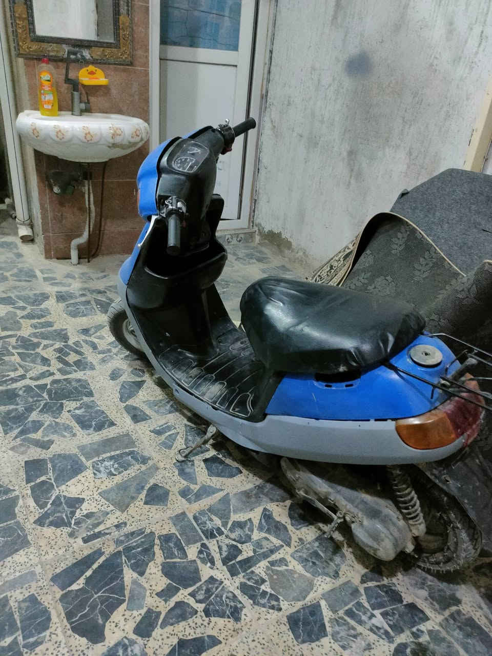 السلام عليكم
دراجه بطه للبيع  جاهزه من كلشي شلعه ومعدل مجفته مره وحده كهربائيات جاهزه نواقصه گلوبات مال اشاير وسلف  السعر 230 وبيه مجال حق الجيه


**إذا كنت صاحب هذا الإعلان وتريد حذفه لأي سبب، رجاءا أرسل رسالة إلى الدعم الفني**