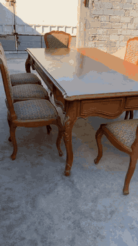 وبركاته عندي ميز طعام خشب بورمي ٨ كراسي وبدون أي ضرر   ٠٧٧١٤٢٣٥٥٠٥ /٠٧...