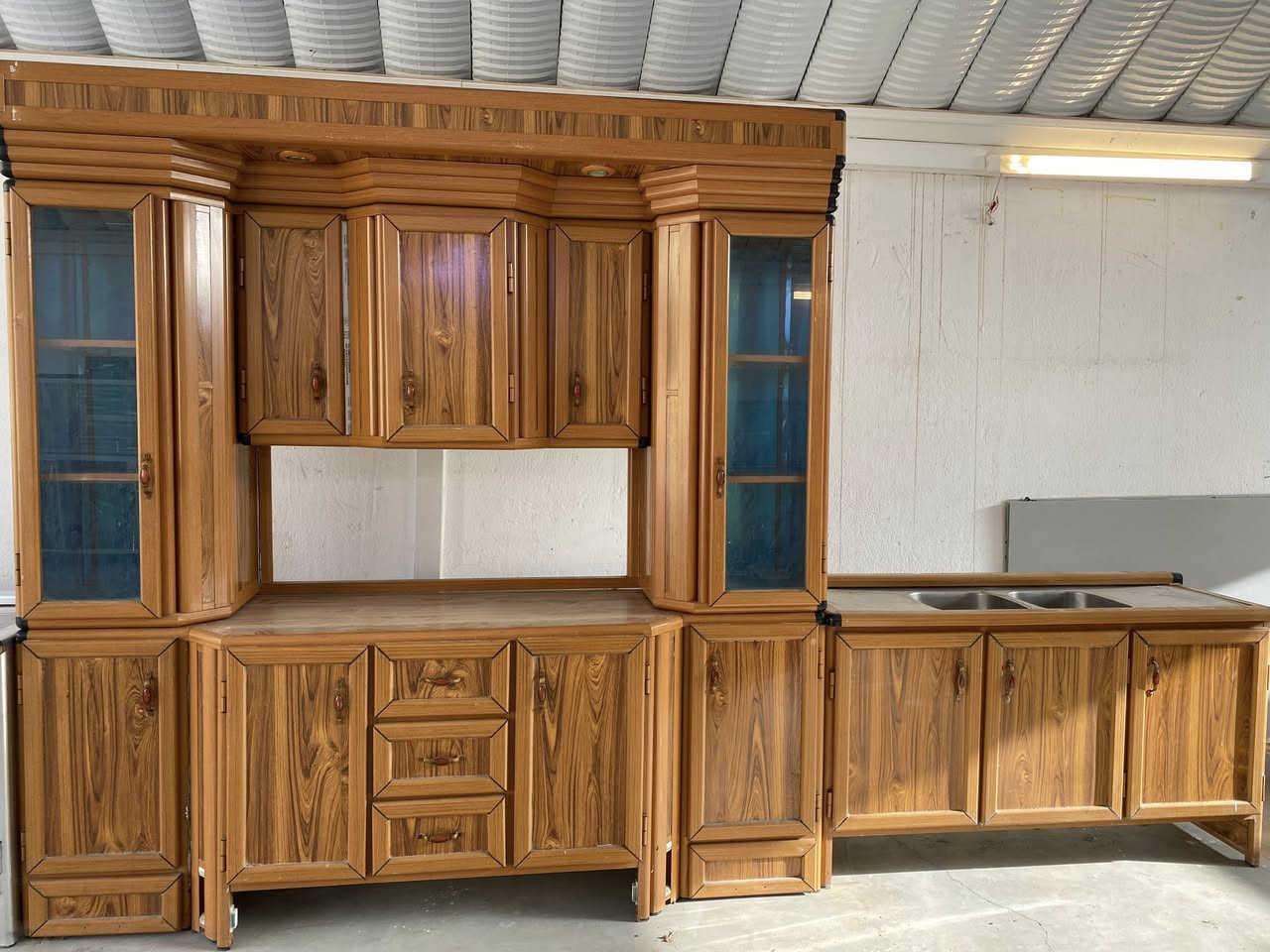 #للبيع كاونتر قياس مترتين ونص ملكي ويا سنك متر ونص نضافه 90‎%‎ السعر خاص لاستفسار *********** العنوان مغربه شيشان الثانيه يوجد خدمه توصيل 🚚
