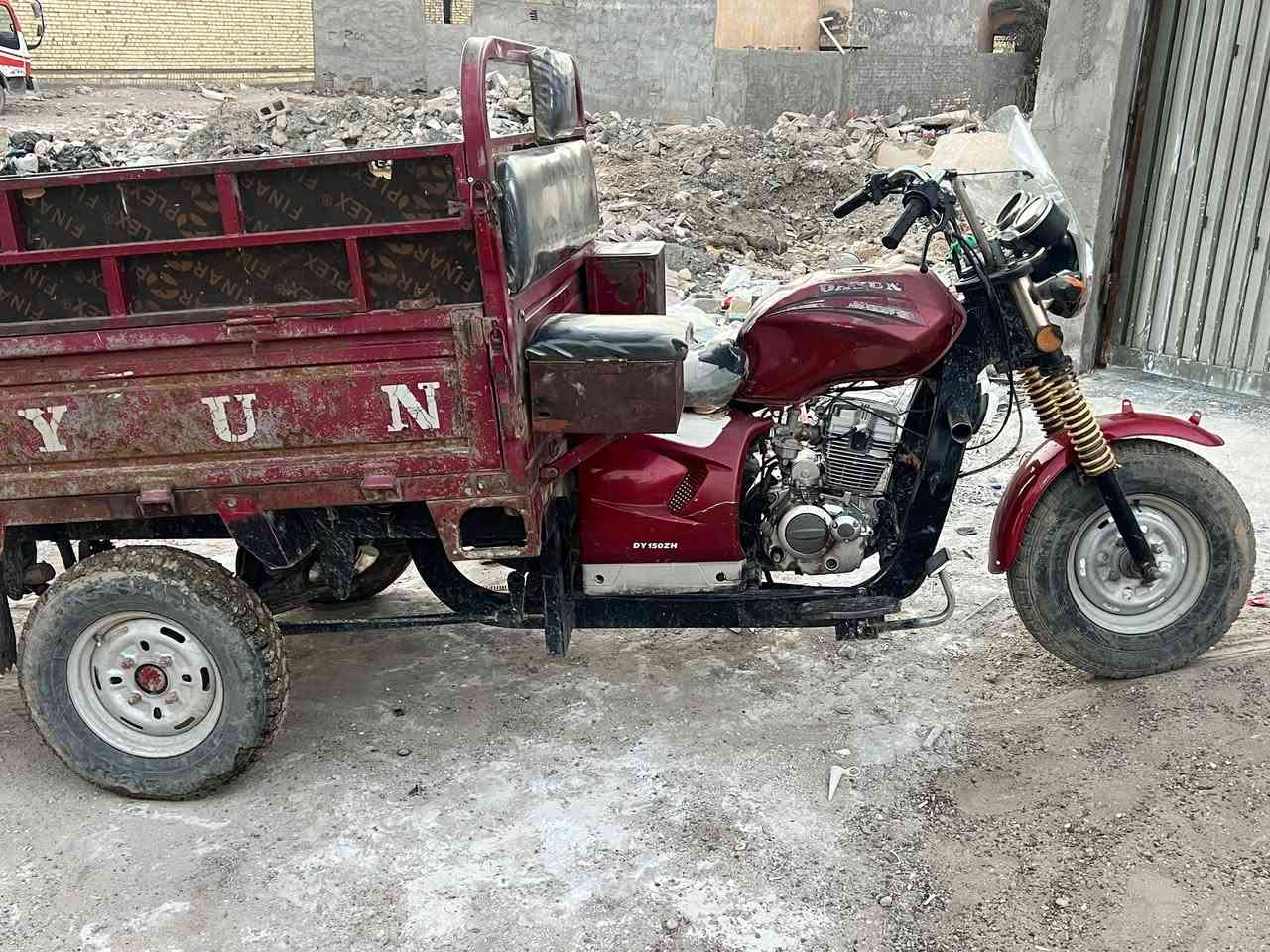 السلام عليكم اخوان ستوته دايوان فحل موديل ٢١ أوراق المصطفى كامله السعر مليون/ ٥٠٠ بيهه مجال بسيط مكاني سبع البور شارع الطيار تواصل على رقم ***********
