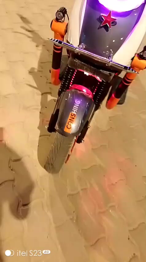 سلام عليكم شباب هاب دراجه البيع جديده ما ناقصه شي تخبل بطاريات كبار بصمه صندوك درع كامله بعده بجيس تجي وتشوفه شرط الفحص مكاني تنومه  رقمي *********** متواجد وتساب سعره 560 بيه مجال
