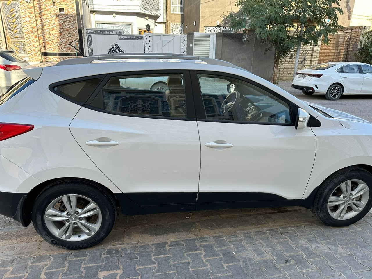 السلام عليكم سياره توكسان موديل ٢٠١٣ وارد خليجي ٤ سلندر مكينه ٢٠٠٠ رقم مميز ٦٣٧ بابل مكفوله ماعدا تقشير قليل بالبنيد سعر ١٤٥ورقه وبيه مجال سياره مال جناي الاتصال ***********مكان السياره النجف الأشرف - السياره بأسمي
