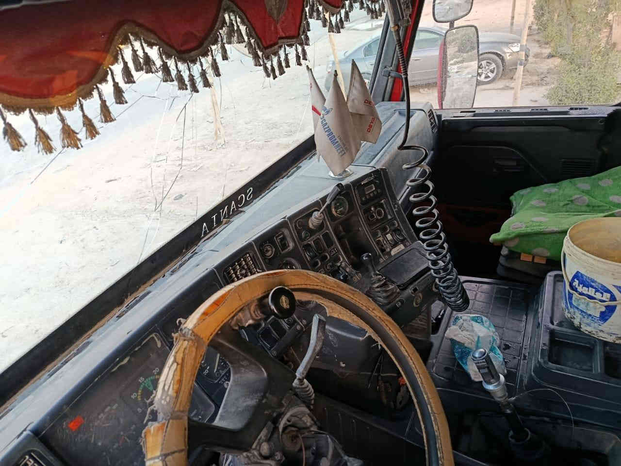 سكانيا للبيع مكينه 43 مشتغله عسكراب رقم بصره تحويل مباشر تخم تاير بيه فطر بشاصي يم الفخذ عربانه اربع دناكير سكانيا السعر 175 وبيه مجال مكلف بنشر اتصل ***********
