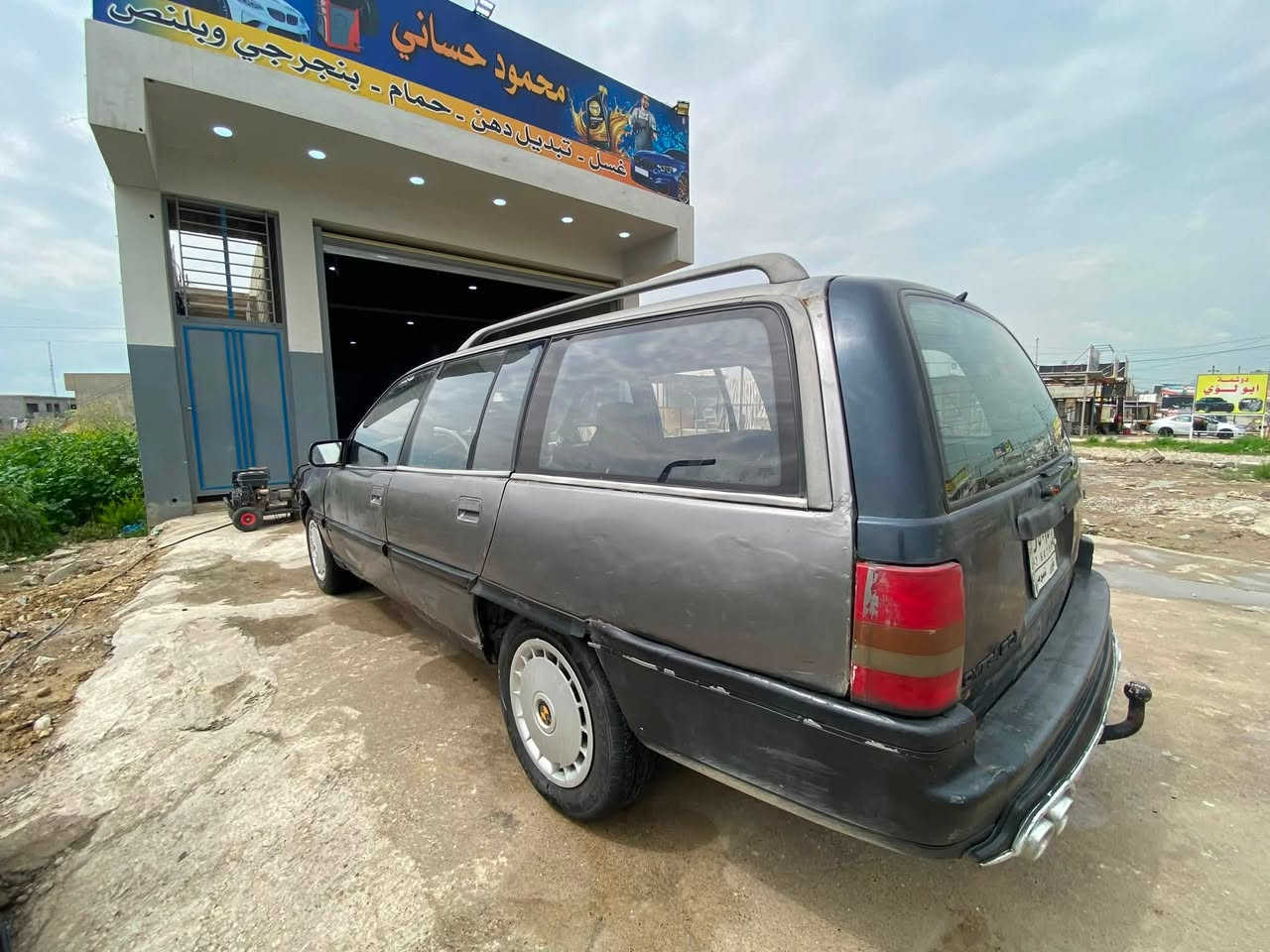 السعر 16 وبيها مجال اوميكا
اوميكا حجم 20 رقم نينوى الاماني سنويه منتهي 
موديل 90 محرك وكير شرط *********** 
مكان السياره موصل قوسيات
