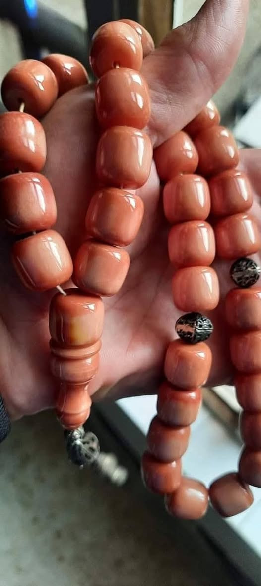 سندلوس تركيه خشنه  مغلفه تقليد الانتيك  غير مستعمله لون جميل جدا محزمه  (( كركوشه انتيمون فواصل فضه ))  الحجم ١٤ × ١٤،٥٠  ملم  جراخه منذ  ٥ سنوات / واتساب  ***********
