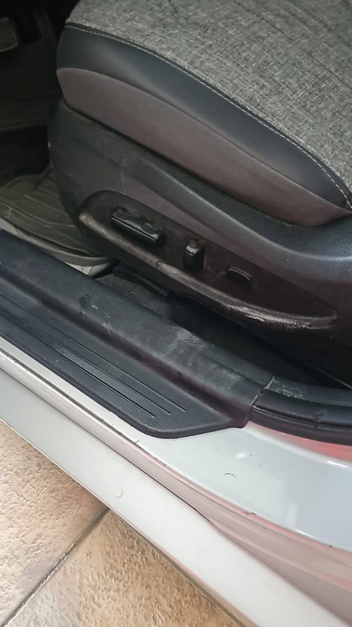 السلام عليكم 
سوناتا امريكي 2011 محرك 2400GTI حادث امريكا الجاملغ الايمن والبنيد كما مؤشر بلصور طخه بارد باب السايق والدور الوره محرك حاويه ما مفتوح كفاله مع الكير تخم تاير جديد ويل كب سيوف دبل صالنصه شفتات ستيرن كرسي سايق كهرباء كشنات نصف جلد بصمه حداديه جيد جدا والتبريد شغال فول وشاشه تاب رقم انكليزي سنويه صالحه لغايه 2030
مكان السارة :حله حي الزهراء 
للاستفسار ***********
السعر 110 وبيه مجال
السيارة باسمي 
والي مايعجه السعر يدعلينه بالرزق 
الكلمه الطيبه صدقه
