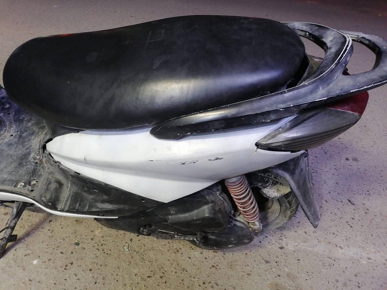 دراجه سكنس نكره سلف وهندر لايت امامي شغال اشارات شغاله تحتاج شلعه ومعدل لاتبخير ولاتنقيص
السعر ٢٥٠
***********
