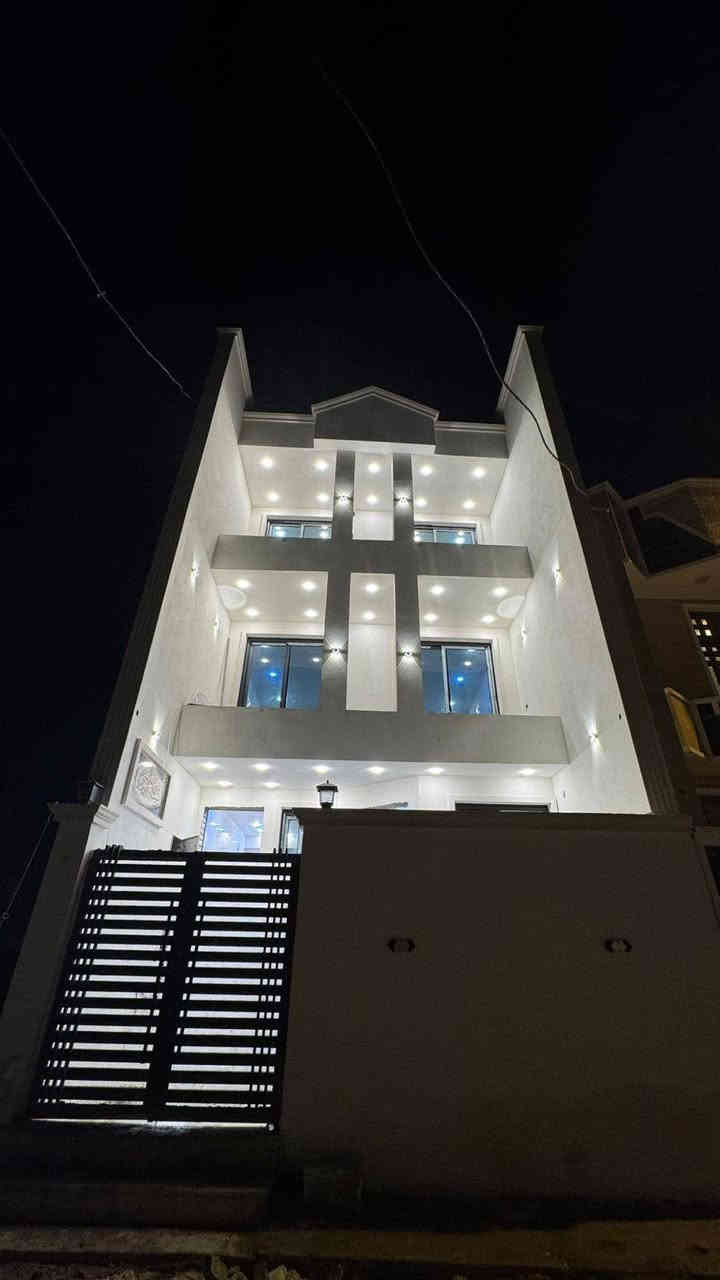 مكتب المعين للمقاولات والبناء
💰 سعر المتر (بناء تسليم مفتاح): 375 ألف
💰 سعر المتر (هيكل): 190 ألف

نبني لك المستقبل… حجرًا فوق حجر، بإتقان يليق بطموحاتك
خبرة طويلة، فريق متخصص، جودة عالية، والتزام بالمواعيد.

⸻

🔹 خدماتنا:

• إنشاء المباني السكنية والتجارية
• التشطيبات والديكورات
• الصيانة والترميم
• استشارات هندسية وإدارة مشاريع من الألف إلى الياء

⸻

📞 للتواصل عزت العبيدي: ***********     ***********
حسين القيسي 
📍 العنوان: الدورة – مدخل البعيثة – مجاور زنود الحمداني

⸻

📋 تندر مقاولة بناء (تفاصيل العمل)

1️⃣ حفر سبتنك 2×2
2️⃣ دفن الأرض تراب لمستوى الشارع
3️⃣ دفن طبقة سبيس (1 سكس)
4️⃣ رش نفط أسود
5️⃣ فرش نايلون
6️⃣ تسليح الرفت (1 طن أبو النص FF فقط)
7️⃣ أبعاد الأتريه 40 سم
8️⃣ إضافة مبيد حشرات
9️⃣ طابوق جمهوري عراقي
🔟 جسور تحت الجدران (شيش أبو النص)
1️⃣1️⃣ ارتفاع السقف 20 سم
1️⃣2️⃣ أنابيب مجاري البركة العراقي
1️⃣3️⃣ صب الرفت C30 (الفحص عند الطلب)
1️⃣4️⃣ ارتفاع الرفت 40 سم
1️⃣5️⃣ درج عدل (المكسر عند الطلب)
1️⃣6️⃣ بتلو 15 سم غير مسلح
1️⃣7️⃣ ارتفاع السقف 3.10 م من الرفت
1️⃣8️⃣ سقف الطابق الأول فرس مع نزال
1️⃣9️⃣ تسليح شيشة FF
2️⃣0️⃣ شيش السقف الأول (طن وربع + شيش أبو 16)
2️⃣1️⃣ صب السقف الثاني C30
2️⃣2️⃣ ارتفاع الستارة 1.50 م
2️⃣3️⃣ بيتونة شطح (الزيادة حسب المساحة)

⸻

🔧 التشطيبات والخدمات

• اشتايكر عراقي
• فلين أو فوم (إضافة)
• تشميع خارجي
• لبخ البيتونة والمنور
• ترطيش داخلي ماء وسمنت
• إنارة: 6 لكل غرفة / 1 للحمام
• كهرباء سيمنز
• واجهة صقل كلاسك أو تطعيم
• سيراميك إيراني 20×60
• أبواب داخلية تركية PVC
• باب استقبال قاصة
• مطبخ ألمنيوم صيني
• ماء PPR تركي
• محجر ألمنيوم
• شبابيك 1.5×2
• باب خارجي (الزيادة حسب الطلب)
• تانكي ماء + سخان + بوستر
• صبغ ناشيونال
• بورسلين أرضيات 60×60
• مغاسل تعليك
• تأسيس سبلت
• وجميع الأعمال بسمنت عادي
