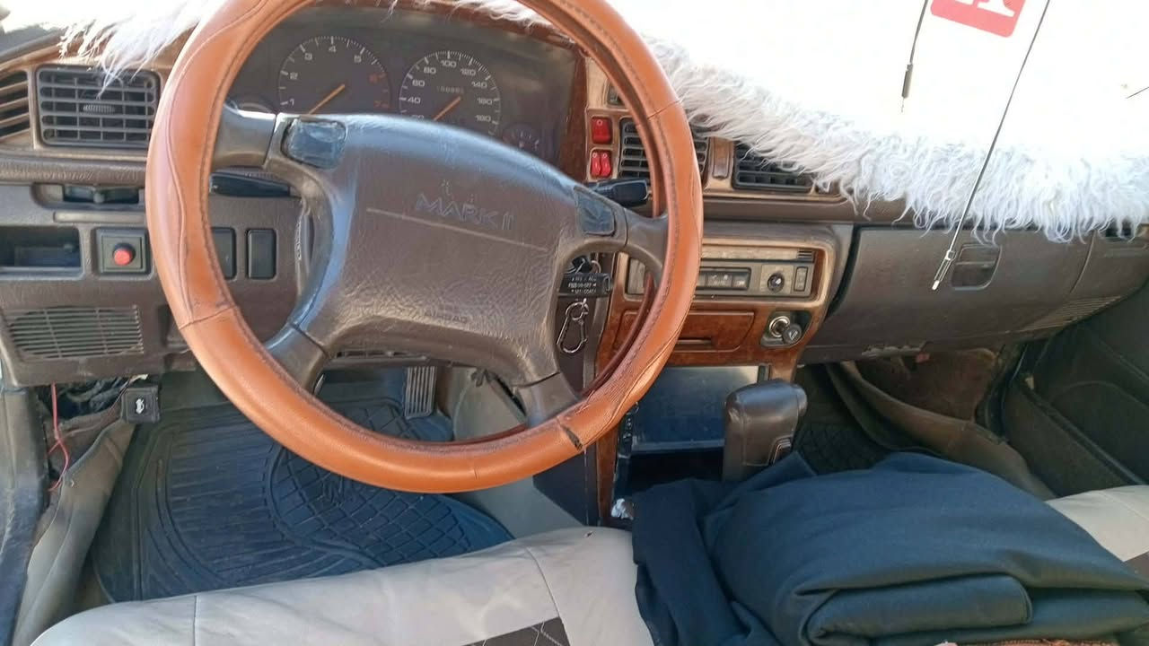 السلام عليكم من رخصة الادمن المحترم للبيع أو مراوس مارك شطح موديل ٩١ مابيها صبغ عدا الجامرلغ الخلفي بي شوية صبغ تخم تاير حداديه جديد كير محرك بشرط تبريد سنويه صار شهرين من صاقطه السعر ٤٨ وبيها مجال اتصل وادلل *********** المكان ديالى
