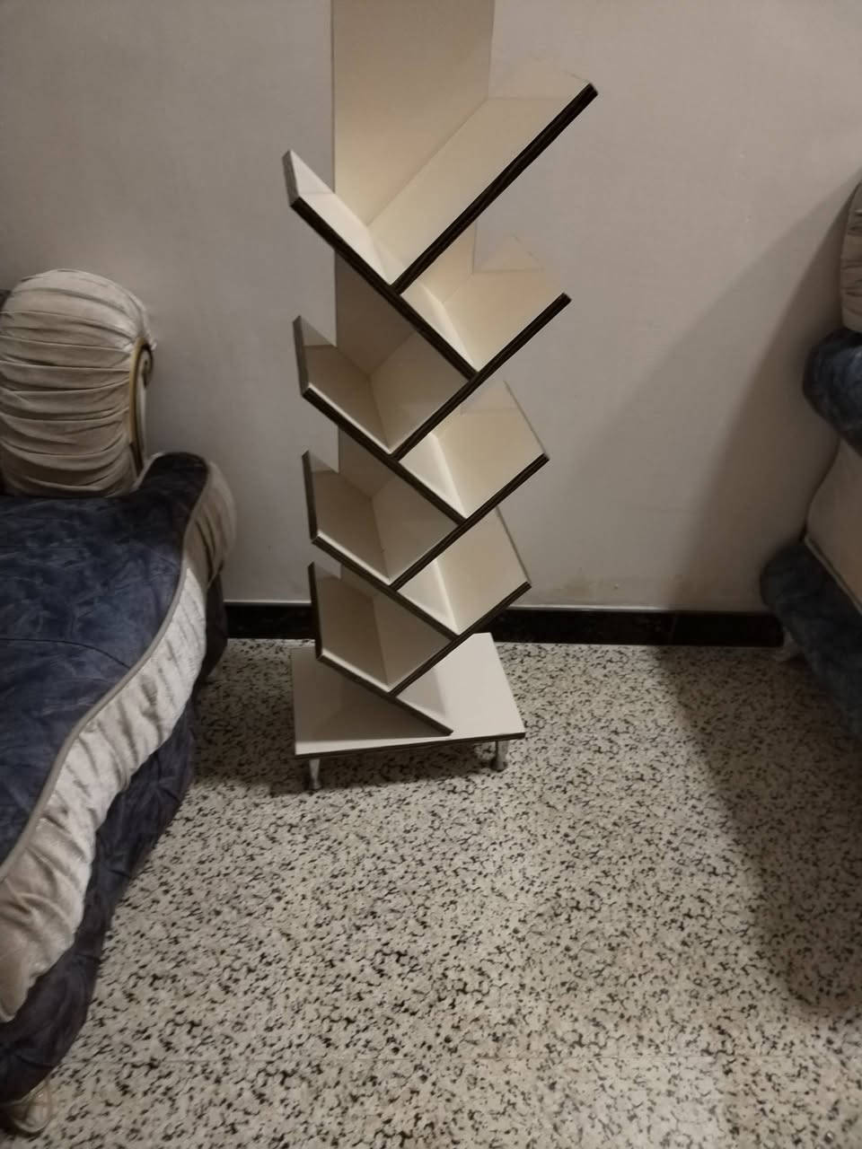 ميز مكتب نجارة شغل درجة اولى مع مكتبه الإرتفاع ٧٥سم والطول ١٠٠سم للاستفسار الاتصال على الرقم ***********
