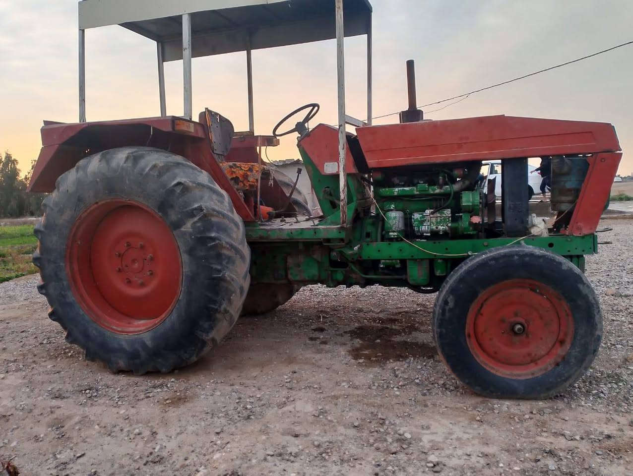 السلام عليكم عنتر ٨٠ للبيع هية و معداتهة محرك بي صرف بصيط كير اكسل هيدروليك كشر كهرباءيات خير من الله تايرات شوف العين محور الستير دنفس فيات راديتر نحاس جديد شادة كتاب مزايدة للستفسار اكثر اتصل  ***********
