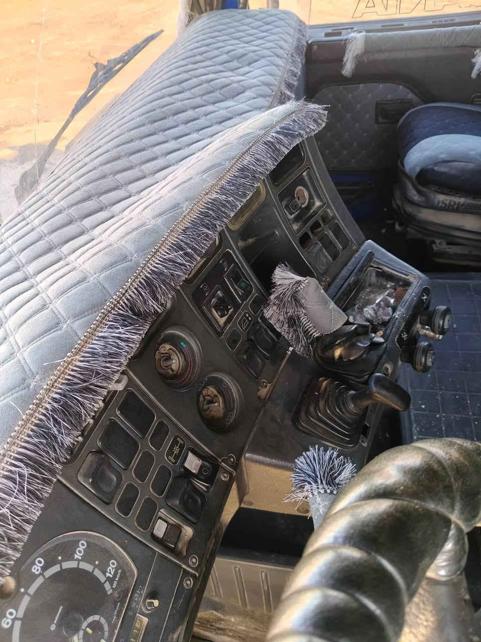 السلام عليكم قلاب سكانيا بطه رقم صلاح الدين مسطره شرط التحويل محرك فحمي بم كهرب طخم تايره كير 900 3/3 سنكل جوبلس بومه سياره من جوه الشغل ما ناقصها شي سعر165 وبي مجال للستفسار اتصل ‏‪0750 719 6784‬‏
