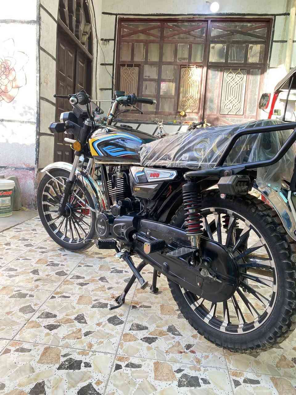 سلام عليكم سيفان موديل25دراجة حلوه وكامله مكمله من كلشي كهربائيّات دشبول كله شغال سعر 750وبيهه مجال قليل حك الجيه  لرقم ***********
ملاحضه الموشراي اعبر المنشور

/مكاني ديالى بقعوبه بل رحمه
