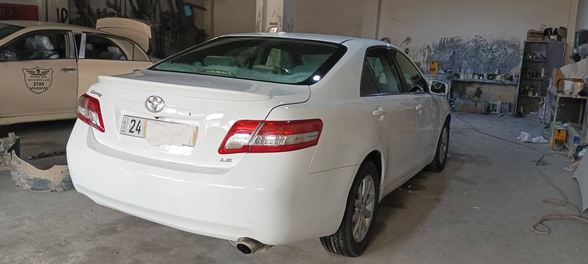 كامري موديل 2011 مثل ما واضح بل صورة نضيفة حيل برغي ماكو نقص سنوية جديدا رقم جديد بس بيها باب خلفي صبغ وية داير سعر125شوية مجال اذا مشتري خابر عل رقم *********** دهوك, العراق
