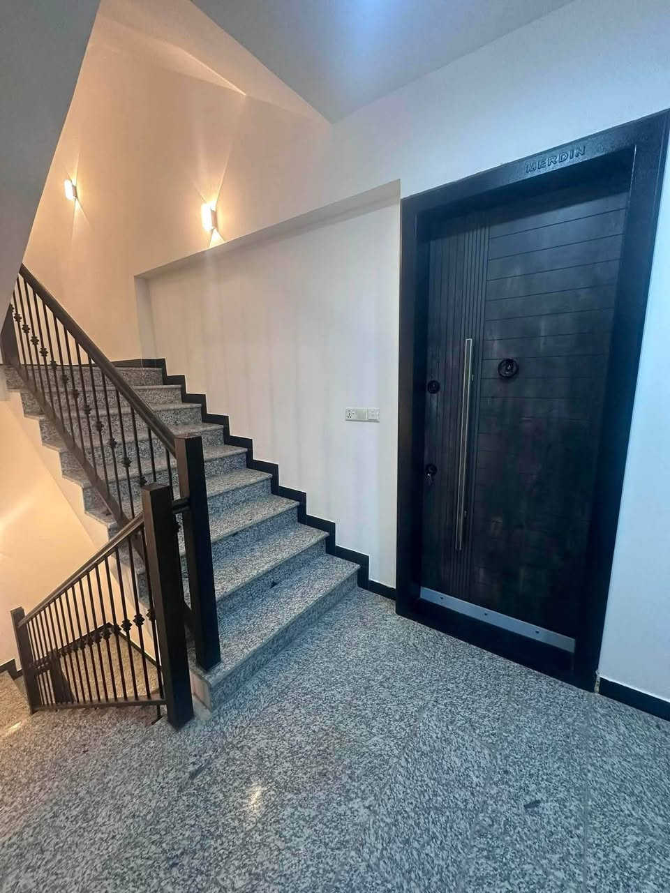 شقق الايجار في الكرادة ❤️

📍 الموقع: الكرادة - بناية رقم 311✨ 

المساحات المتوفرة حالياً:

غرفة وصالة (تصميم ذكي ومريح).

غرفتين وصالة (مساحة واسعة تناسب العوائل).🔼 

الطوابق المتوفرة:

الطابق الأول.الطابق الثاني.الطابق الثالث.💰 

الأسعار:تبدأ الأسعار من 650 ألف دينار إلى 750 ألف دينار عراقي فقط!

📞 للحجز والاستفسار:

يرجى التواصل مباشر
المهندس مهيمن اللامي

📱 *********** مركز الاقصر, الاقصر
