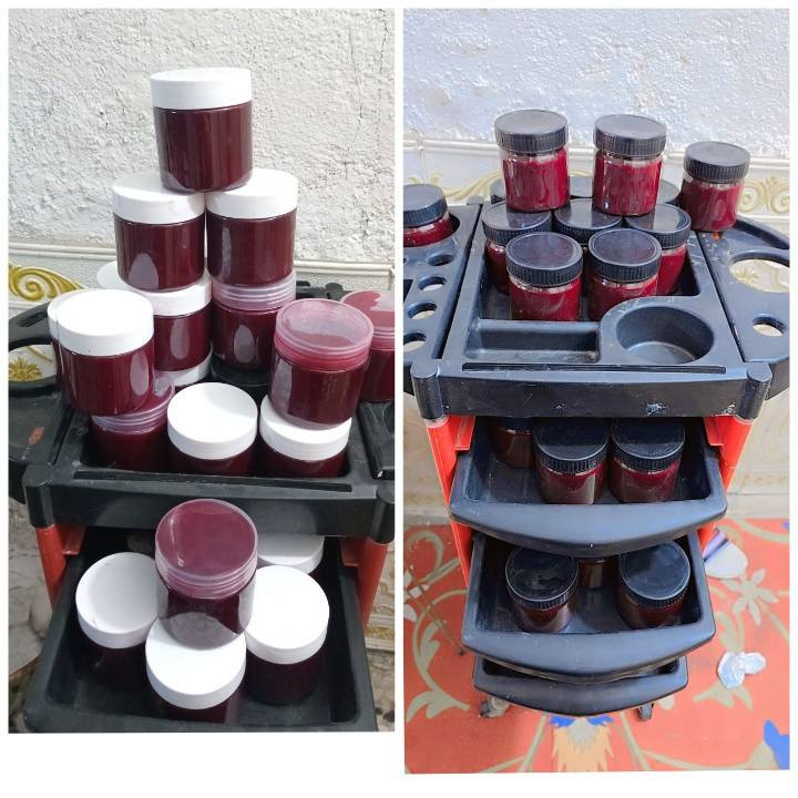 🌈عشبه  كولاجين  ❤️
الثقة...التميز...الاختلاف
كوني مميزة  مع عشبه  كولاجين   
التي اثبتت جدارتها بوقت قياسي وبشهادة الزبائن

مميزات اصباغنة🥰
من مواد طبيعية وتعالج الشعر التعبان
توقف التساقط وتساعد على نمو الشعر بصورة اسرع
غنية بالفيتامينات 

امنة للحوامل 

خالية من الامونيا والاوكسجين 

تدوم لفترة طويلة  الصبغه  يجيب انت تكون قاعده الشعر  اشقر او عسلي او خشبيات 😊

#ملاحظه من   تصبغين الصبغه وتردين  تغيرين  اوترجعي شقارات 😃يرجع بسهوله  متحتاجين صالون  

تكفي العلبة لحد نصف الضهر

حجمه 250  ملم

طريقة الاستعمال:
توضع ع الشعر الجاف من ٣-٥ ساعات وتغسل اول مرة بالماء فقط 
ولمدة اسبوع فقط مكيف
عدم الغسل بشامبو الكرياتين او الشامبوات المسرحة للشعر

توجد خدمة توصيل لكافه المحافضات


**إذا كنت صاحب هذا الإعلان وتريد حذفه لأي سبب، رجاءا أرسل رسالة إلى الدعم الفني**