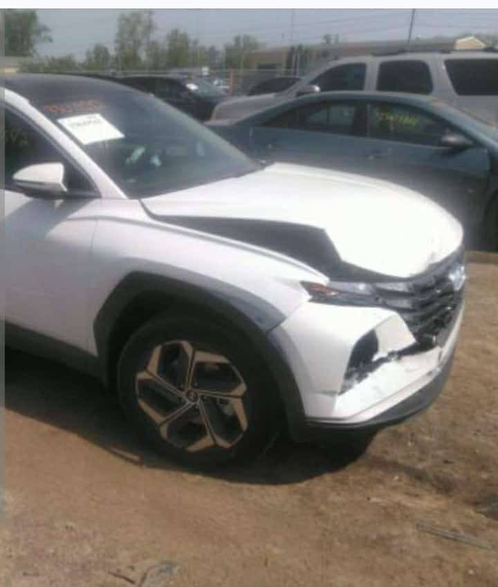 سلام عليكم توسان 2022 للبيع او مراوس هايبرد فئة سيل sel
وارد امريكي  ضرر نص بنيد صبغ وتبديل دعامية بلادية (صور الحادث مرفقة) 
ماشية 33 الف 
رقم بغداد 
المواصفات: 
بانوراما
كشنات جلد بلادي + دوشمة جلد درجة اولى
تدفئه كشنات امامية + كرسي السائق كهرباء
شحن موبايل وايرلس
فور ويل 4x4 
رادار امامي خلفي جانبي
كير بيانو
مانع تصادم امامي خلفي
شاشة كبيرة لمس مع كاميرا خلفيه دوارة
كيج الكتروني متغير حسب مود القيادة
اوتو هولد Auto Hold
٤ انضمة قيادة ( eco , sport , smart , snow)
مثبت مسار (قيادة ذاتية) + منبه خروج عن المسار
مثبت سرعة
مانع انزلاق 
نظام نزول منحدرات
بصمة تشغيل 
بصمة ابواب لمس
تشغيل عن بعد 
شفتات گير بالستيرن
فول تحكمات ستيرن
سايد بريك بصمة
اشاير بالمرايا الجانبية
صندوق كهرباء
تبريد لمس + تبريد خلفي
اضاء داخلية
ويل ١٩ كروم 
لايت زينون عالي ناصي  ثلجي
 ***********
