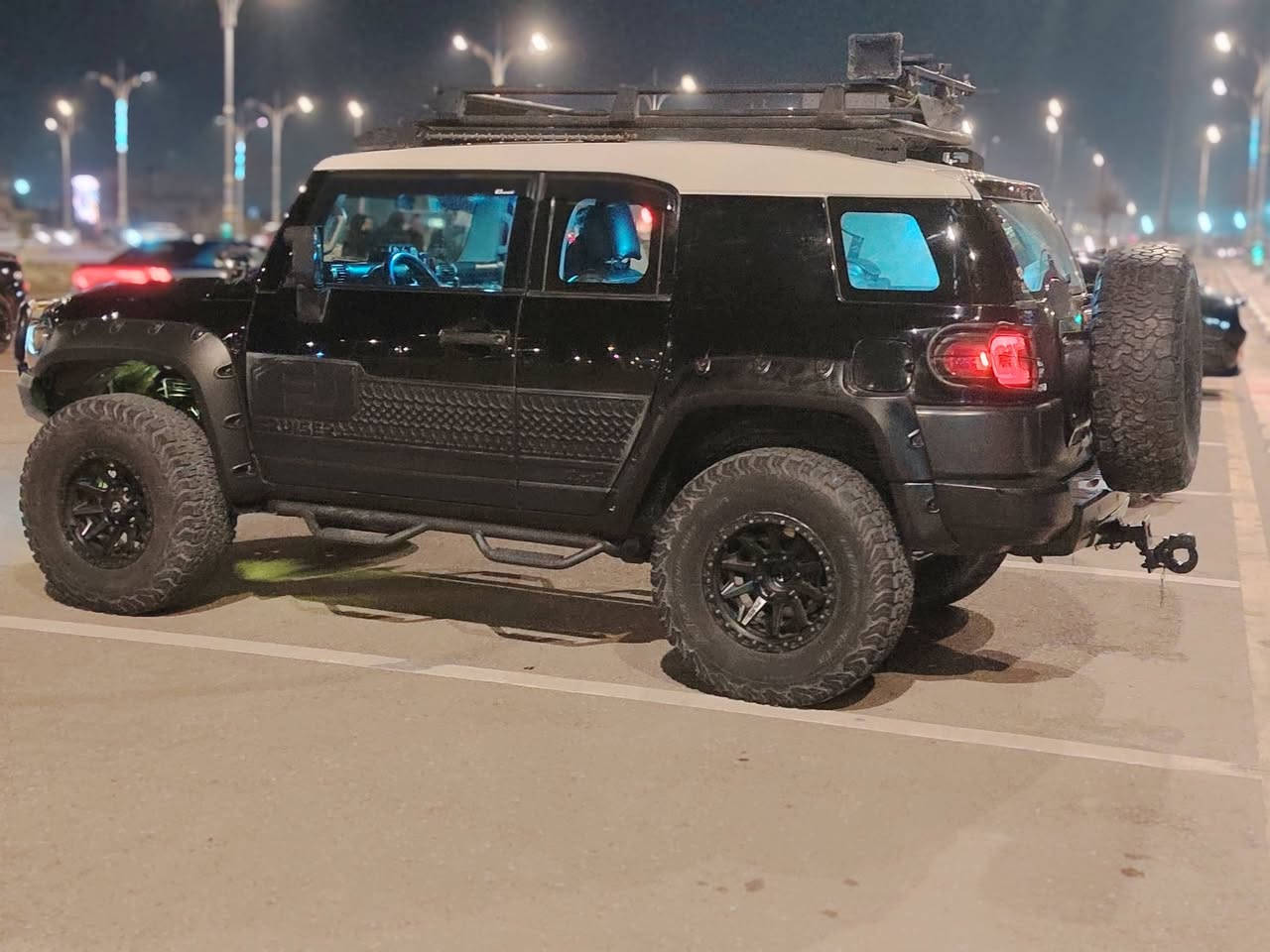 إف جي خليجي للبيع أو مراوس مو ديل ١٣ فور ويل السياره تشغيل عن بعد بصمه مرفعه ولوي اولدمان وأضافت اسبيسرات ويل أصلي فويل وتايرات بفي كودرج امريكي ٣١٥ ٧٠ ١٧ إنتاج جديد ستوني ماخذهن بدون وحيف والسياره مزوده حته من الداخل وسستم صوت ودمام وتويترات وام بلي فاير أصلي امريكي واظافت لد بار أصلي ثلاثة مصاطر امريكي وبعد بيه هواي شغلات واظحه بالصور السياره مابيه أي نقص جازه من كلشي ترايه لدهوك وبالثلوج ***********
