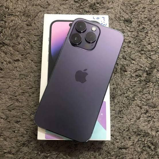 سلام عليكم ايفون 14 برو ماكس ذ 256 بطارية85 للبيع ٥٠٠ الف  للتواصل ***********
