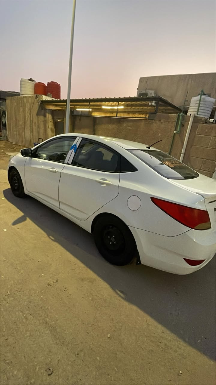 اكسنت 2016 خليجي
محرك 1600  / رقم انگليزي و بأسمي السياره
و مصفره من كل الغرامات 
تبريد شغال /فتحه/ تحكم ستيرن / لايت زنون / ارضيه جلد/شاشه
حداديه و گير ومكينه كلها تمام 
بيها بارد بمكان قبق البانزين 
السياره مال جناي وابيع للجناي رجاءاً البياع شراي لا يتصل 
السعر 90 وشرط التحويل 
*********** مكاني الزبير
